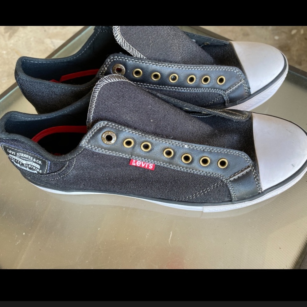 Men’s Levi’s sneakers. 9.5. Like new.